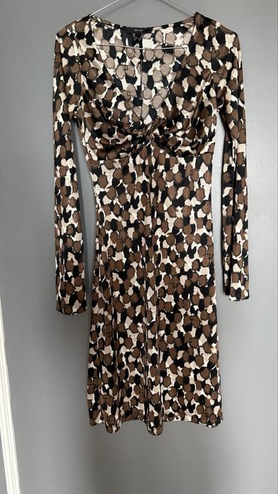 Червена, черна, бяла, синя, бежава, кафява рокля