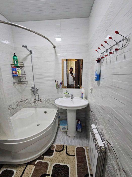 Buxoroda kvartira sotiladi 3 xonali 90m² 4-qavat.