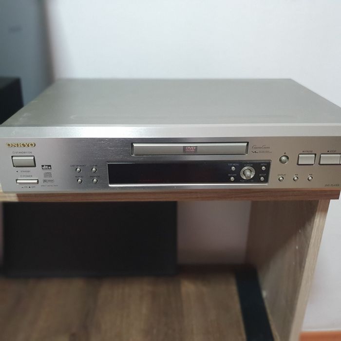 Vând tuner fm Akai și CD player onkio