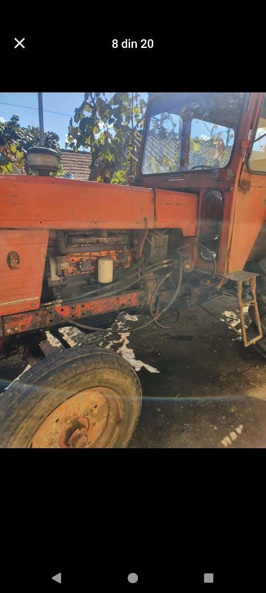 Vând tractor si utilaje agricole.