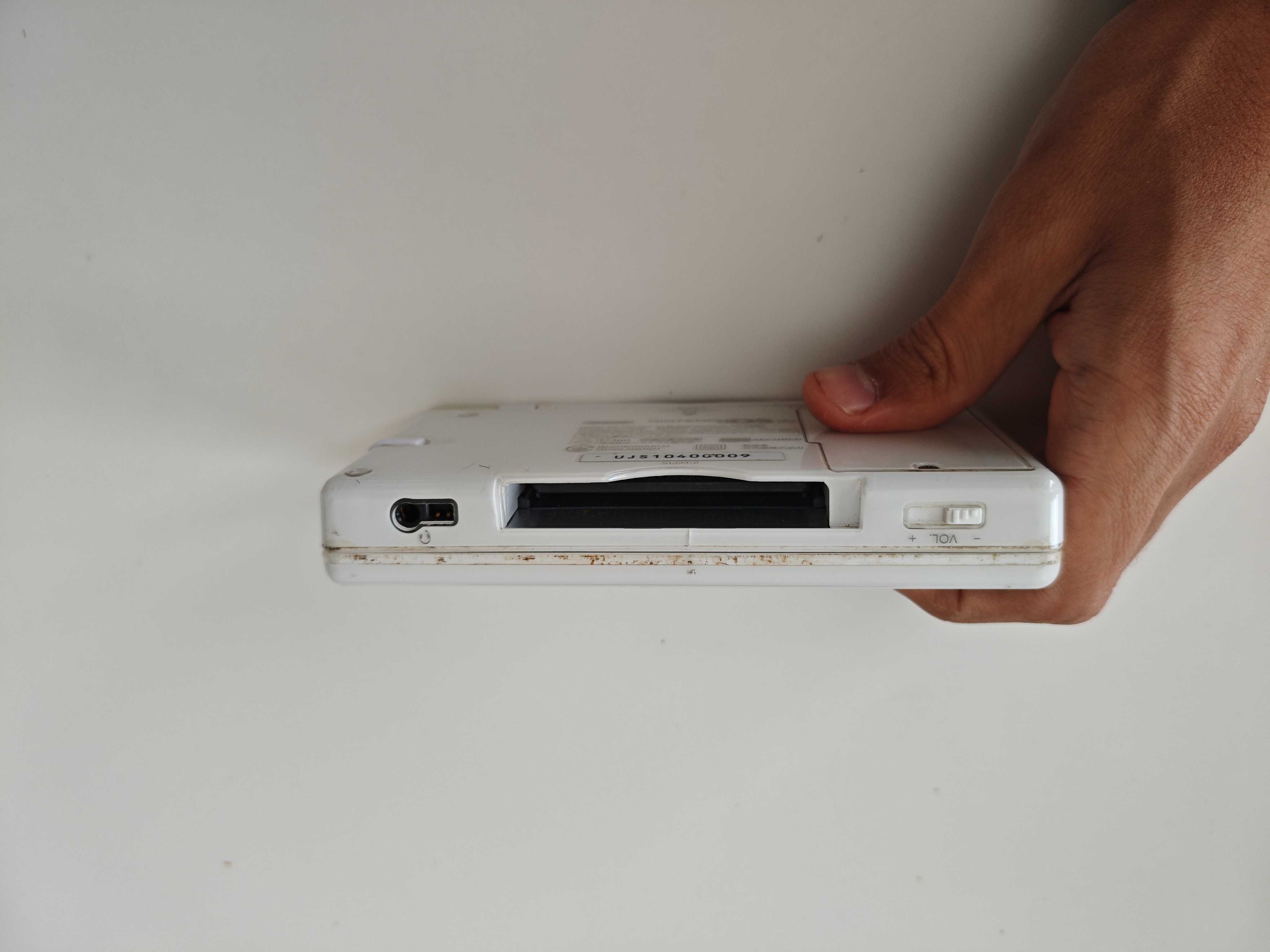 Конзола Nintendo DS Lite - качени много игри