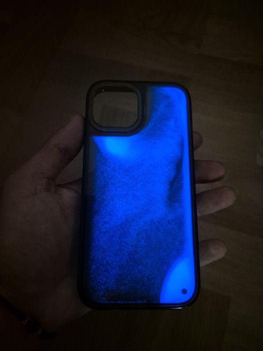 Husa iPhone 13/14 cu fosfor lichid in interior
