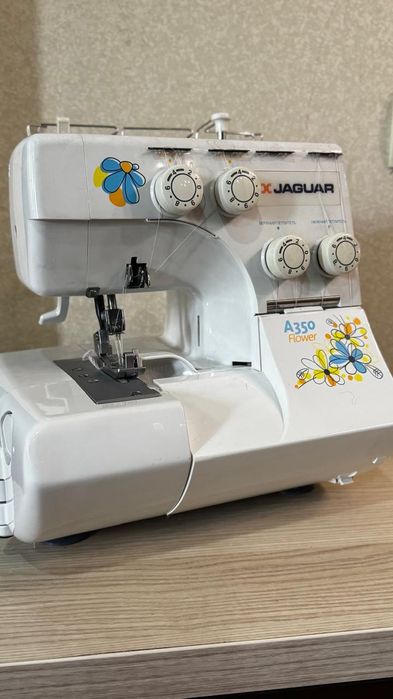 Оверлок бытовой продам