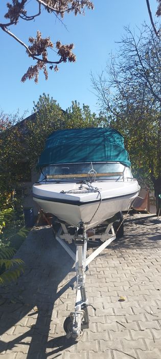 Vând barcă cu motor