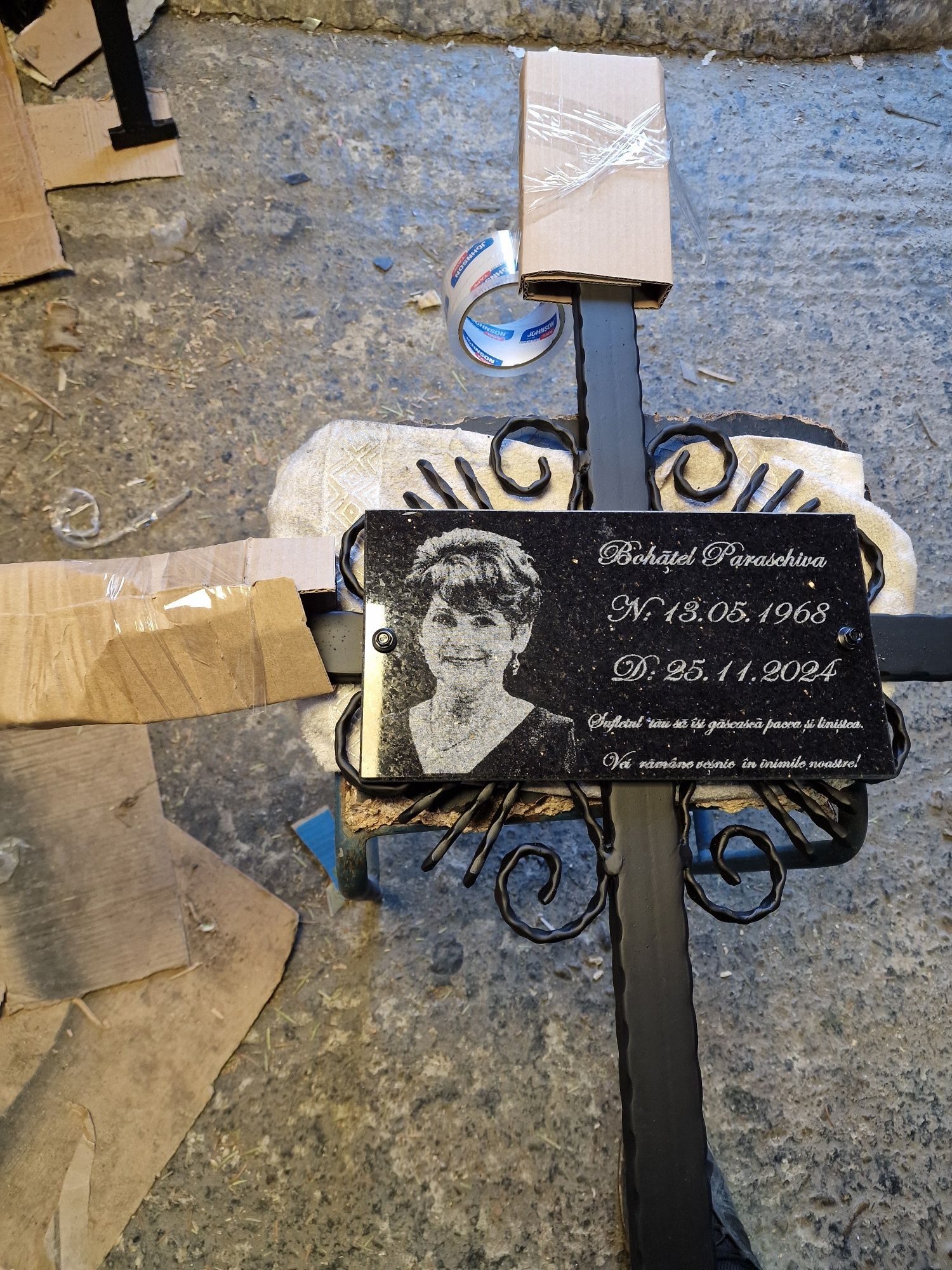 Fotogravura pe granit , felinare gravate , mese personalizate  cimitir