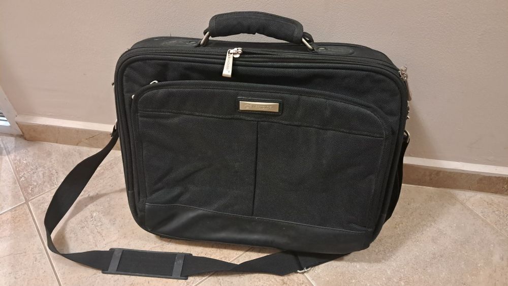 Чанта за лаптоп .