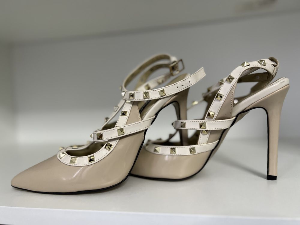 Vand pantofi valentino stiletto