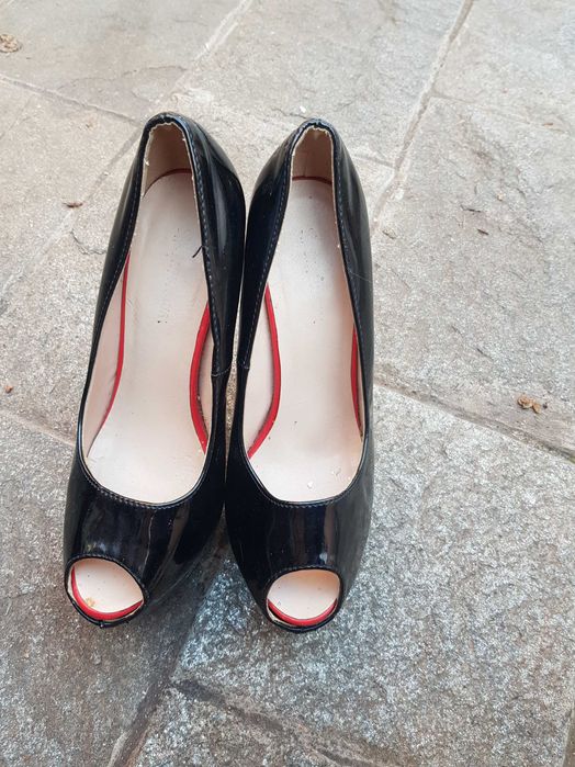 Дамски обувки на висок ток