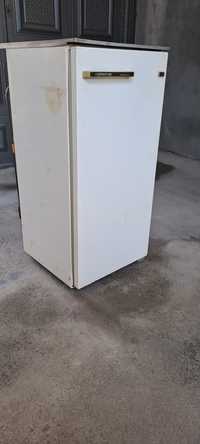 Продам холодильник Саратов мотор зовотской хорошо работает