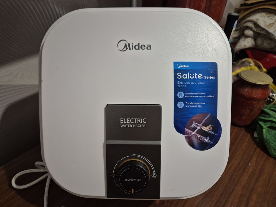 Продается  аристон Midea