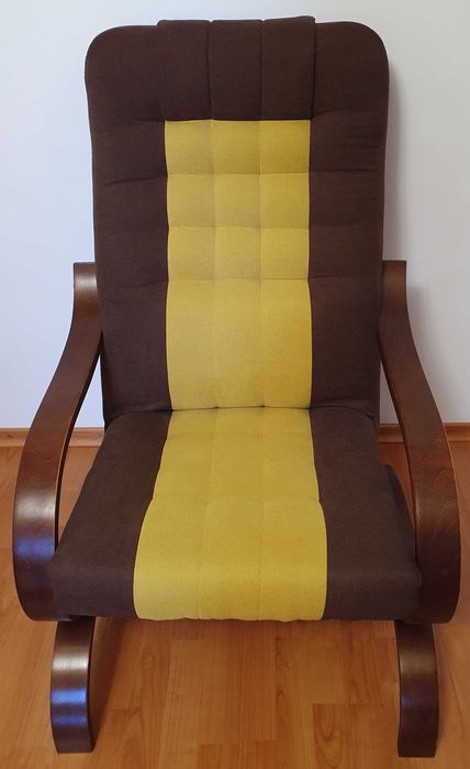 Canapea extensibilă cu două fotolii marca STAER an fabricatie 2024