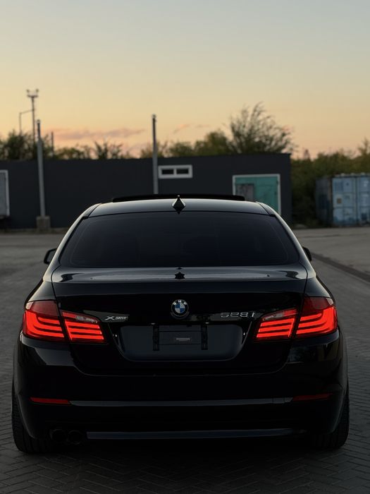 Задние плафоны на BMW. F10 поворотники оранжевые