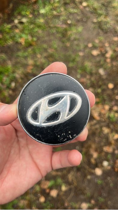 Продам 4 колпачка на оригинальные диски Хюндай сняты с крета