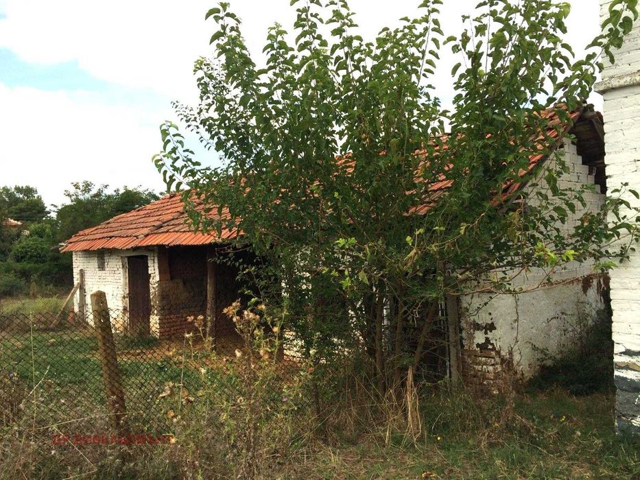 Дава под Наем КЪЩА
област Хасково, с. Каменна река, В Селото