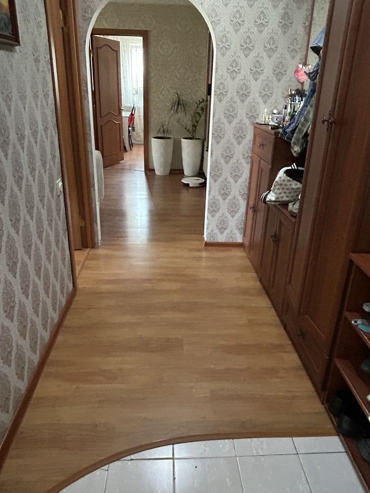 Продам 4 комнатную квартиру в центре города