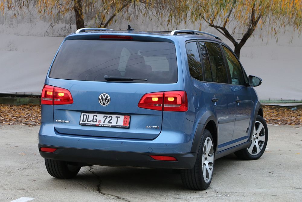 Vw touran cross/dsg/panoramic/navi/zoll/bixenon