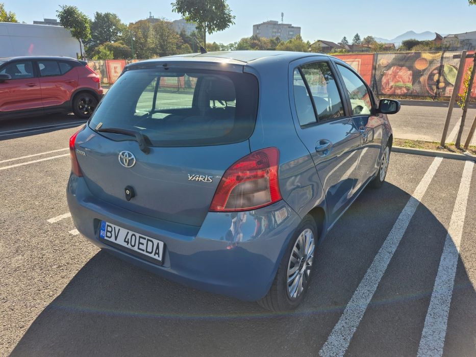 Vând Toyota Yaris