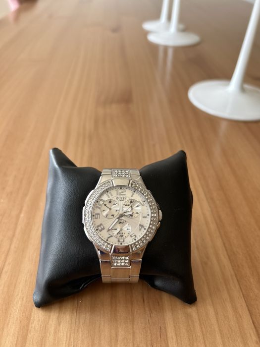 Ceas Guess cu cristale