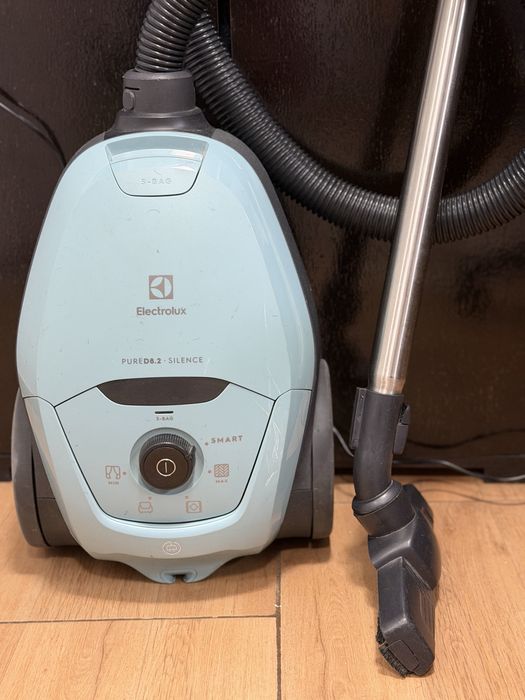 Aspirator electrolux cu fir