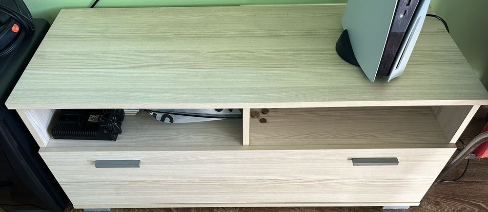 Телевизионен шкаф