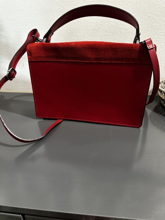 Красива червена чанта