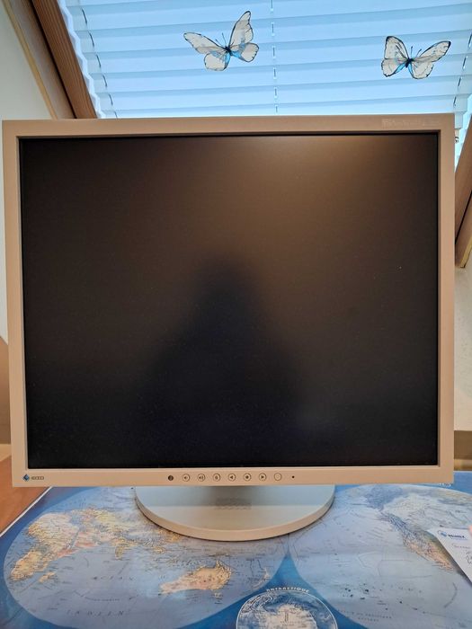 Монитор 19" запазен