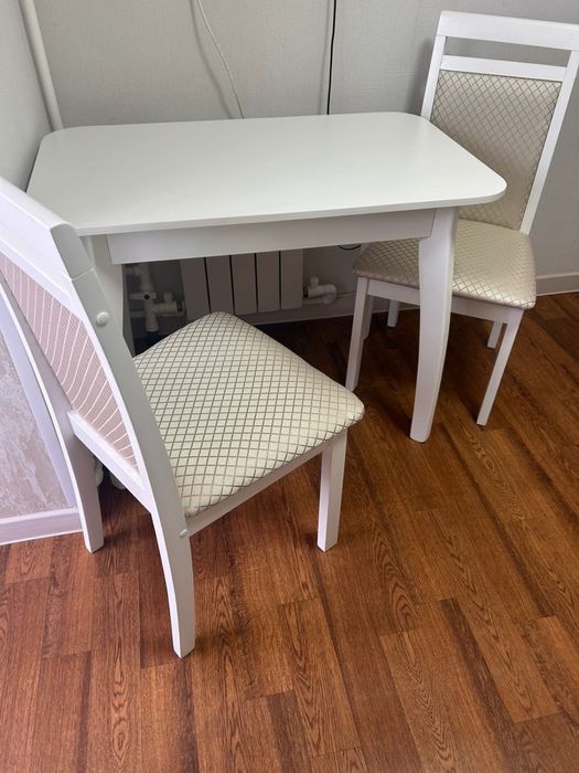 Мебель, стол и стулья