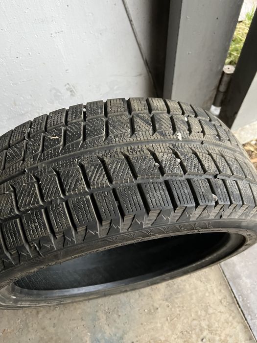 Зимняя резина почти новая 225/45R18
