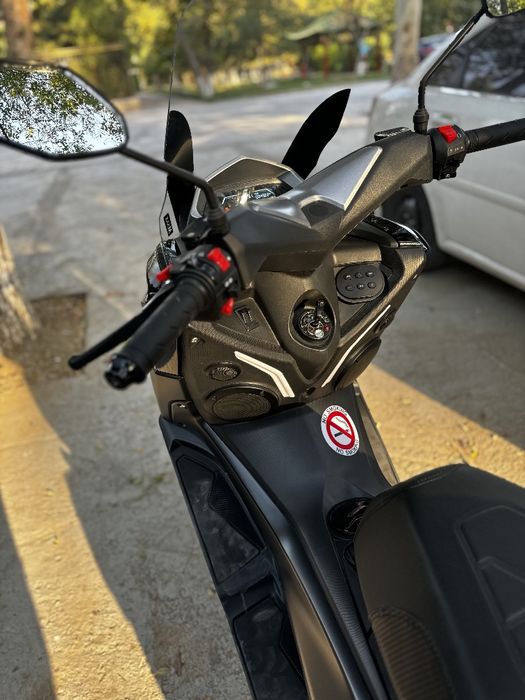 Срочно продам скутер Tmax