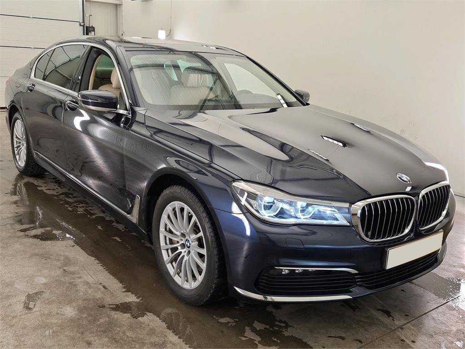 BMW 7 Series Long High Executive SOFT CLOSE adusa personal acum 4 ani