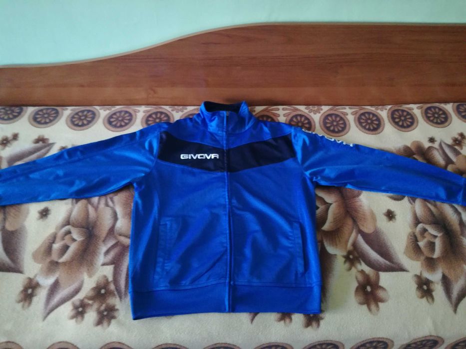 Продавам чисто ново горнище от анцуг-Givova