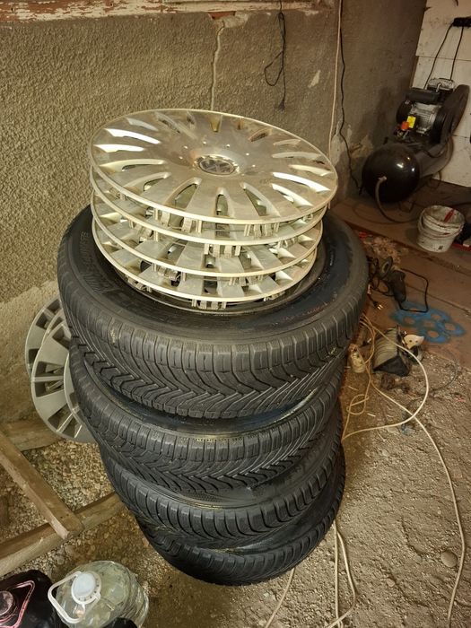 Vand 4 roti +capace R 16 vw passat b6 anvelope 205 55 16 iarna