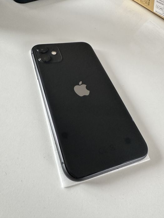 iPhone 11 impecabil 64GB – Folie și huse incluse