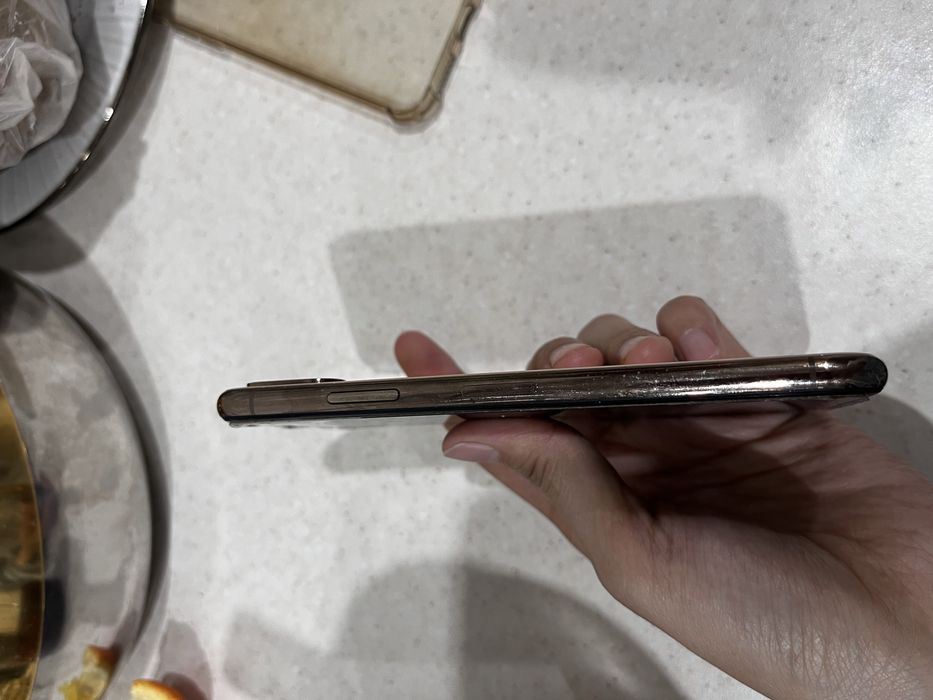 продается IPhone XS
