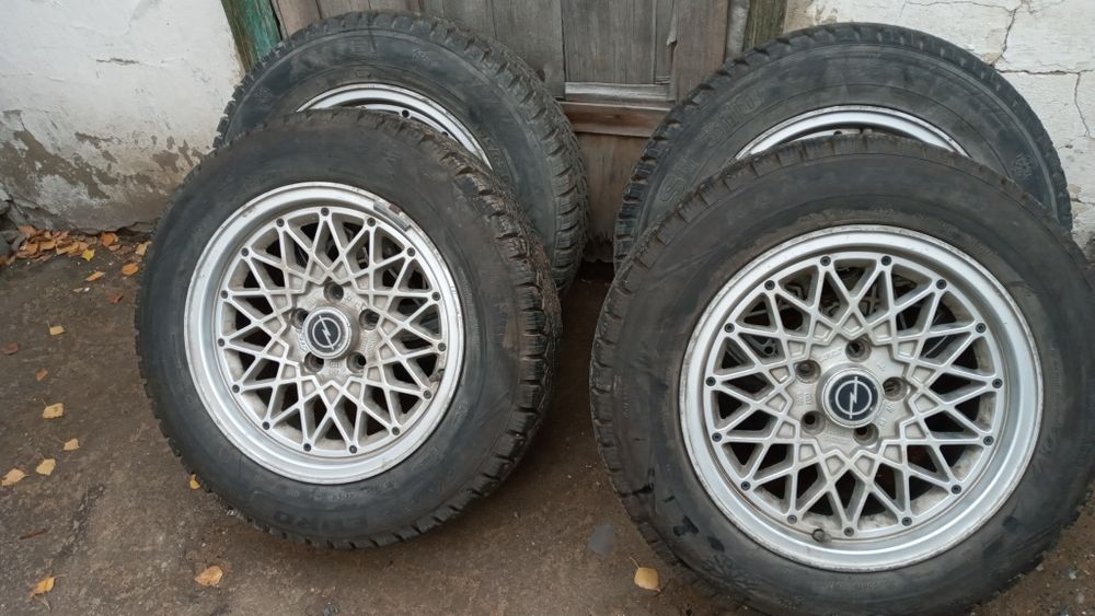 Продам диски с зимней резиной.