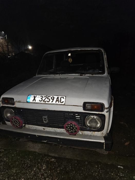 Продавам Лада Нива 1.6