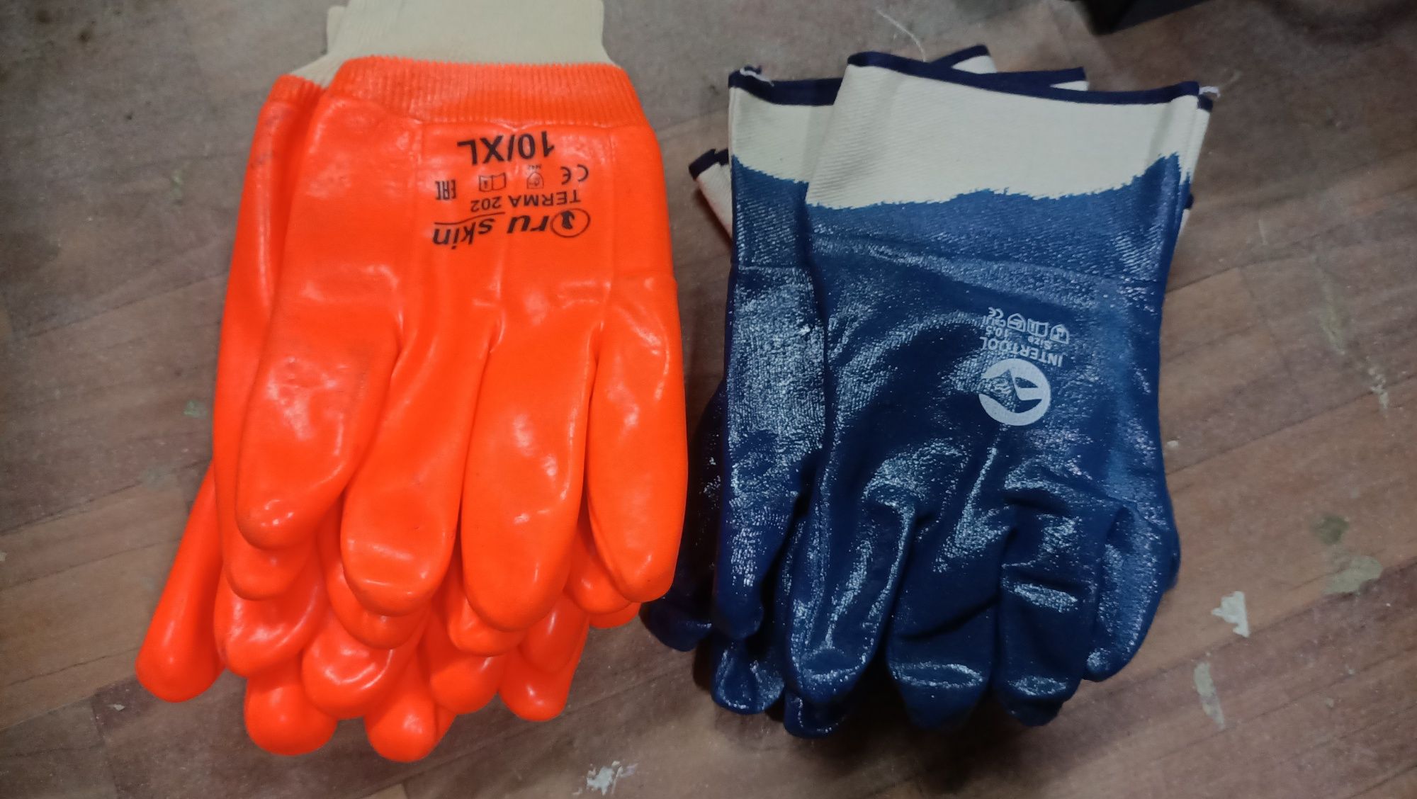 Продам резиновые перчатки
