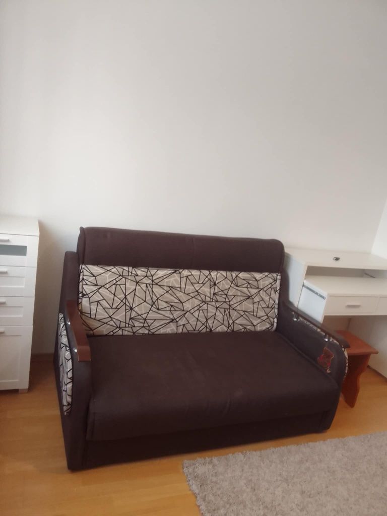 Închiriez garsonieră