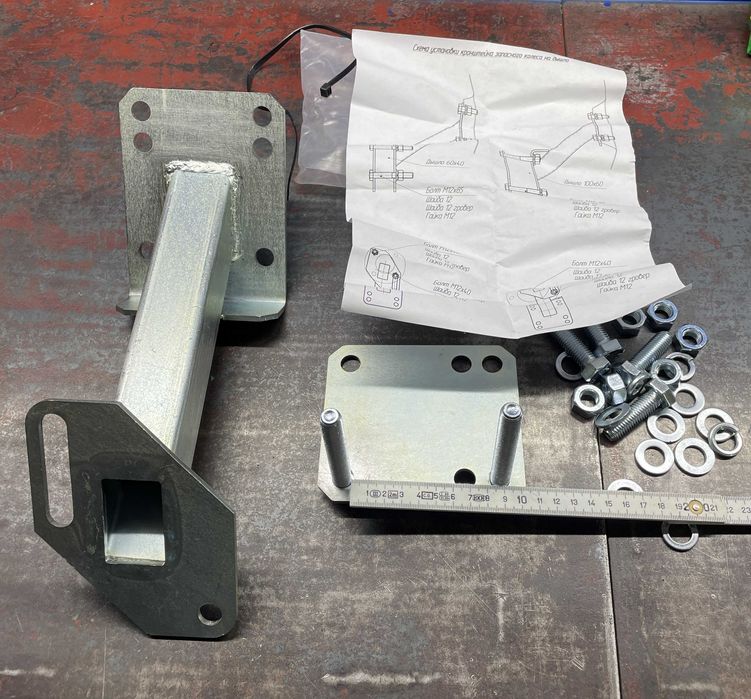 Кронштеин, крепление запасного колеса на прицеп легковой.