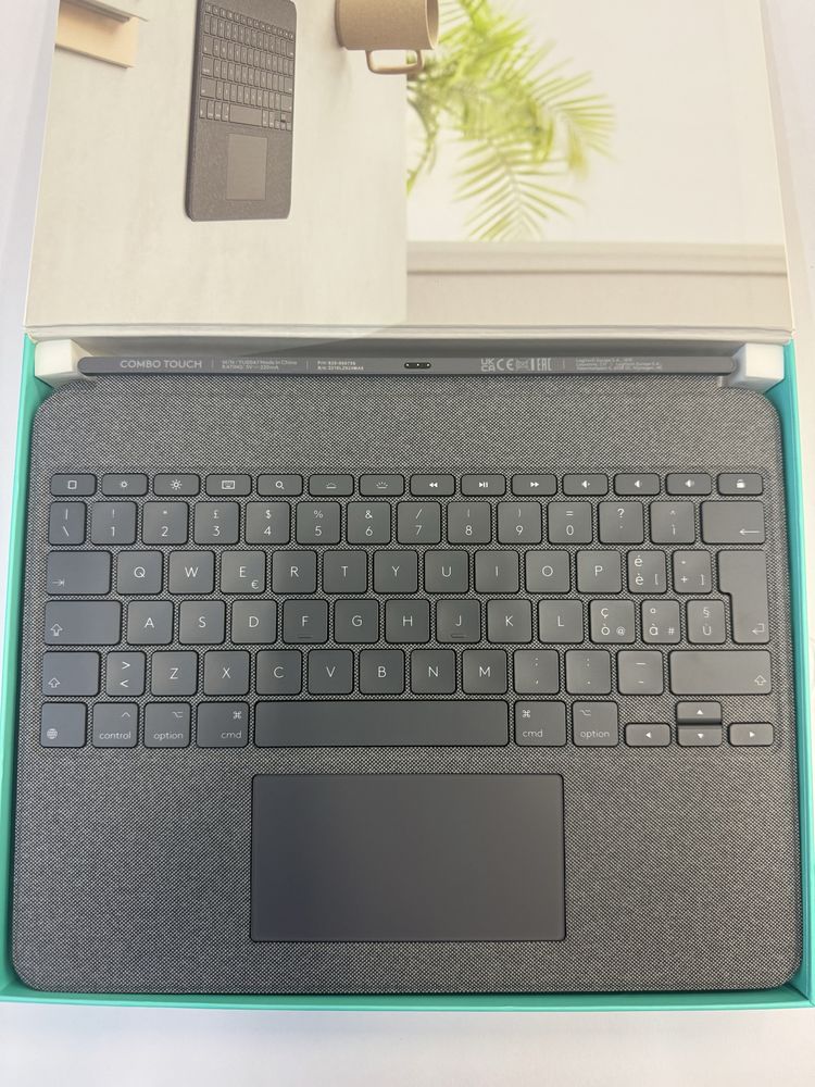 Калъф Logitech Combo Touch