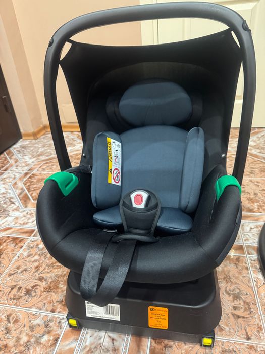 Стол за кола Kinderkraft и ел. люлка Moni