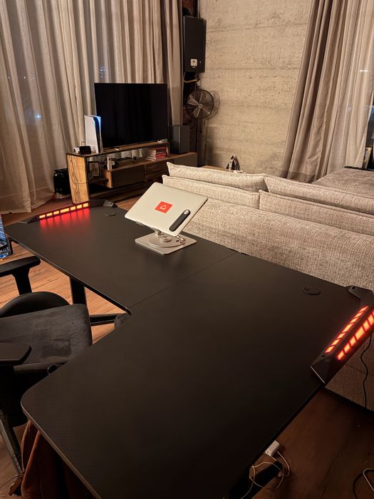 Birou si scaun egonomice de gaming. calitative