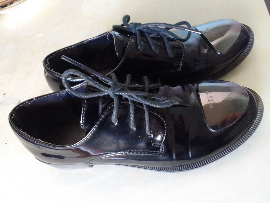 Jenski kuzgi - bahorgi lakirovanniy botinka