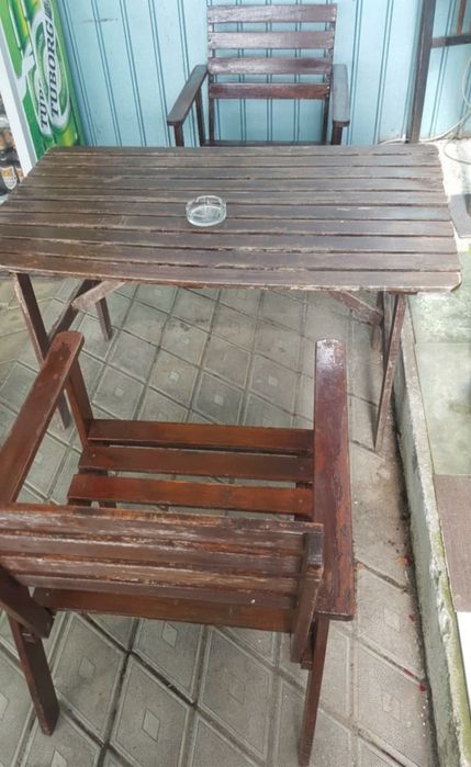 Vând masă  + 4 scaune cu brațe