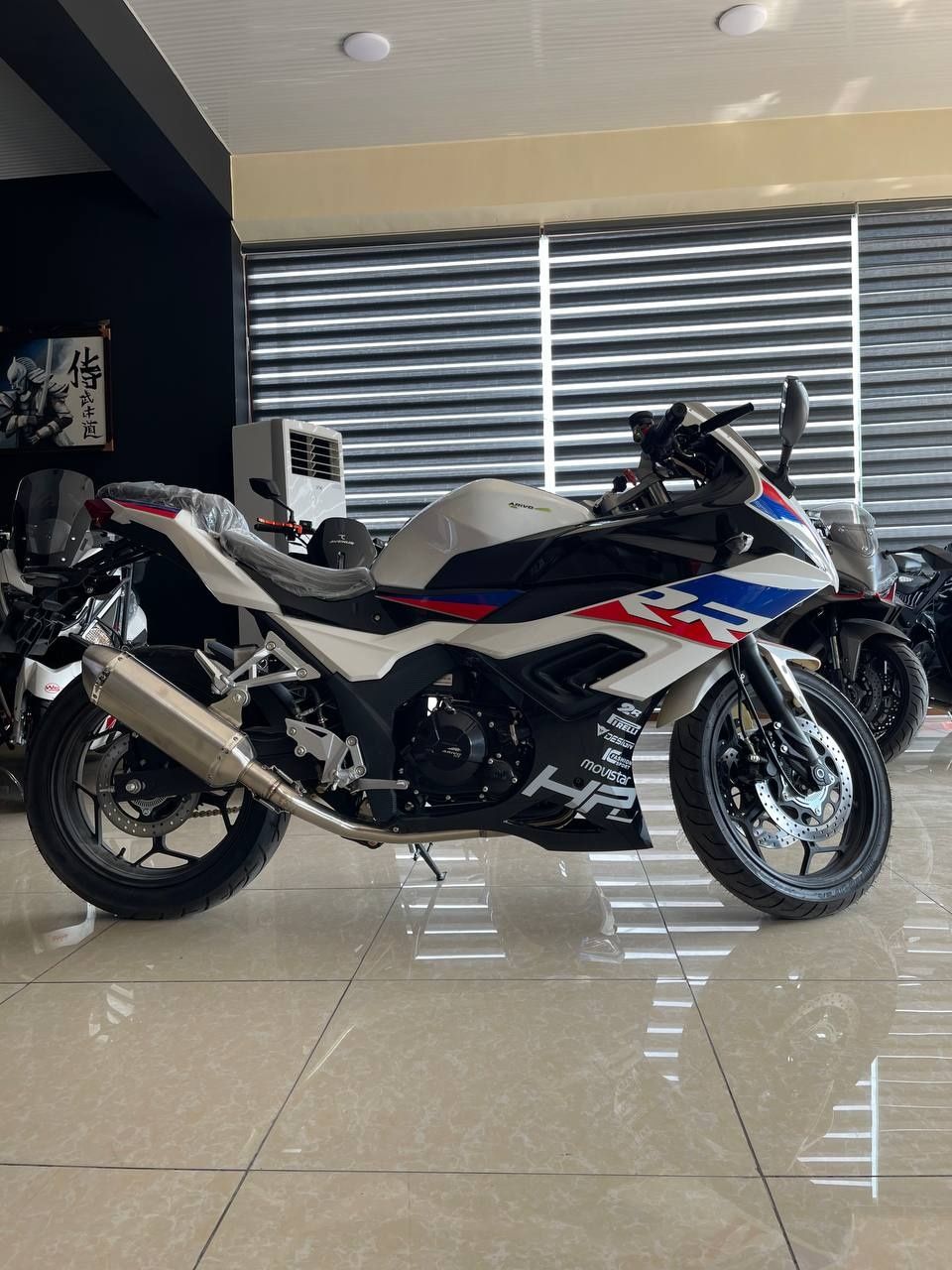 BMW Motosikl Sport bike Rassrochka, Bõlib tõlash boshlangich tõlõvsiz