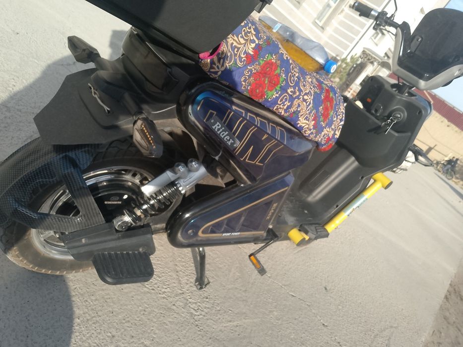 Skuter srochna sotiladi