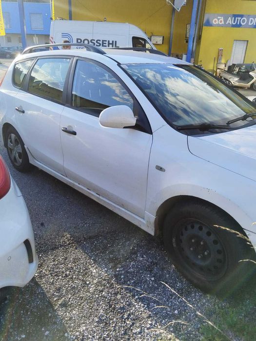 Hyundai i30 1.6ctdi на части