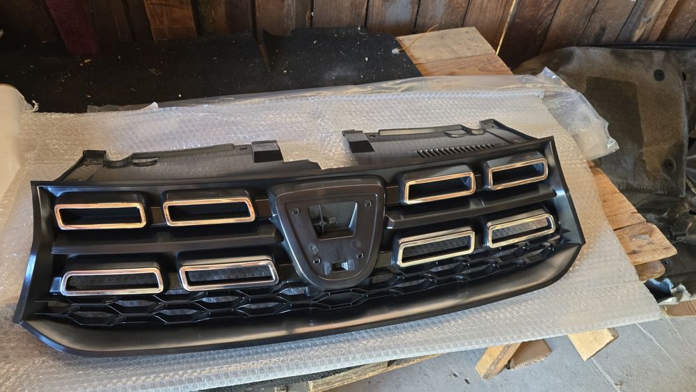 Grila calandru Logan Sandero facelift