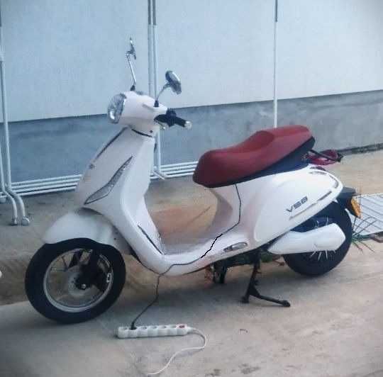 Scuter electric VOLTA VS8, 72 V, P max. 5000W, 45-70 Km/h