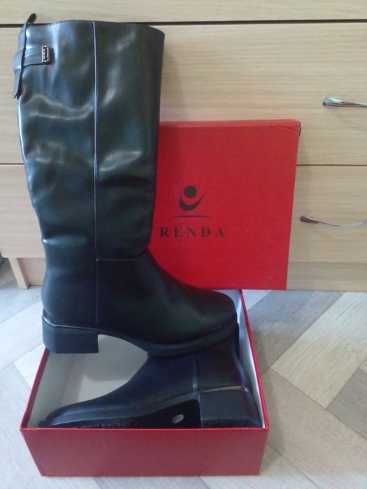 Продам новый сапоги женские